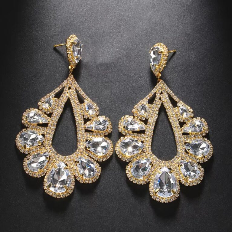Vintage court-style earrings for brides, heavy-duty bridal gowns, fashionable and exaggerated rhinestone teardrop flower earrings, sexy sparkling diamond earrings