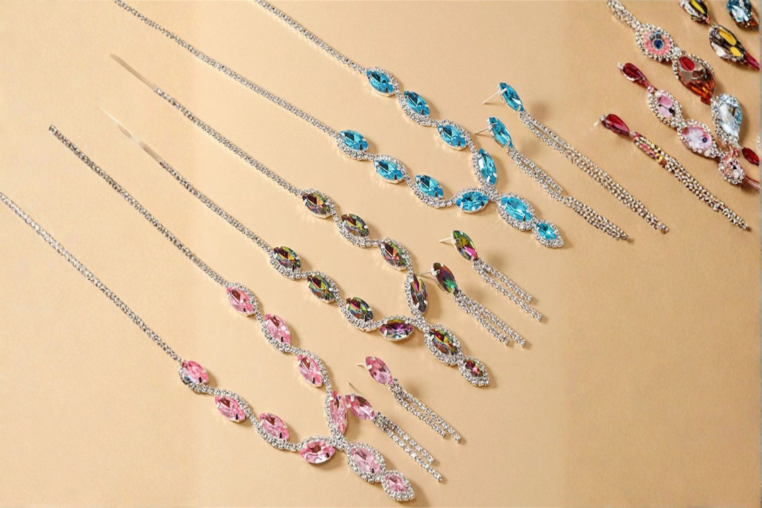 Necklaces & Jewelry Sets